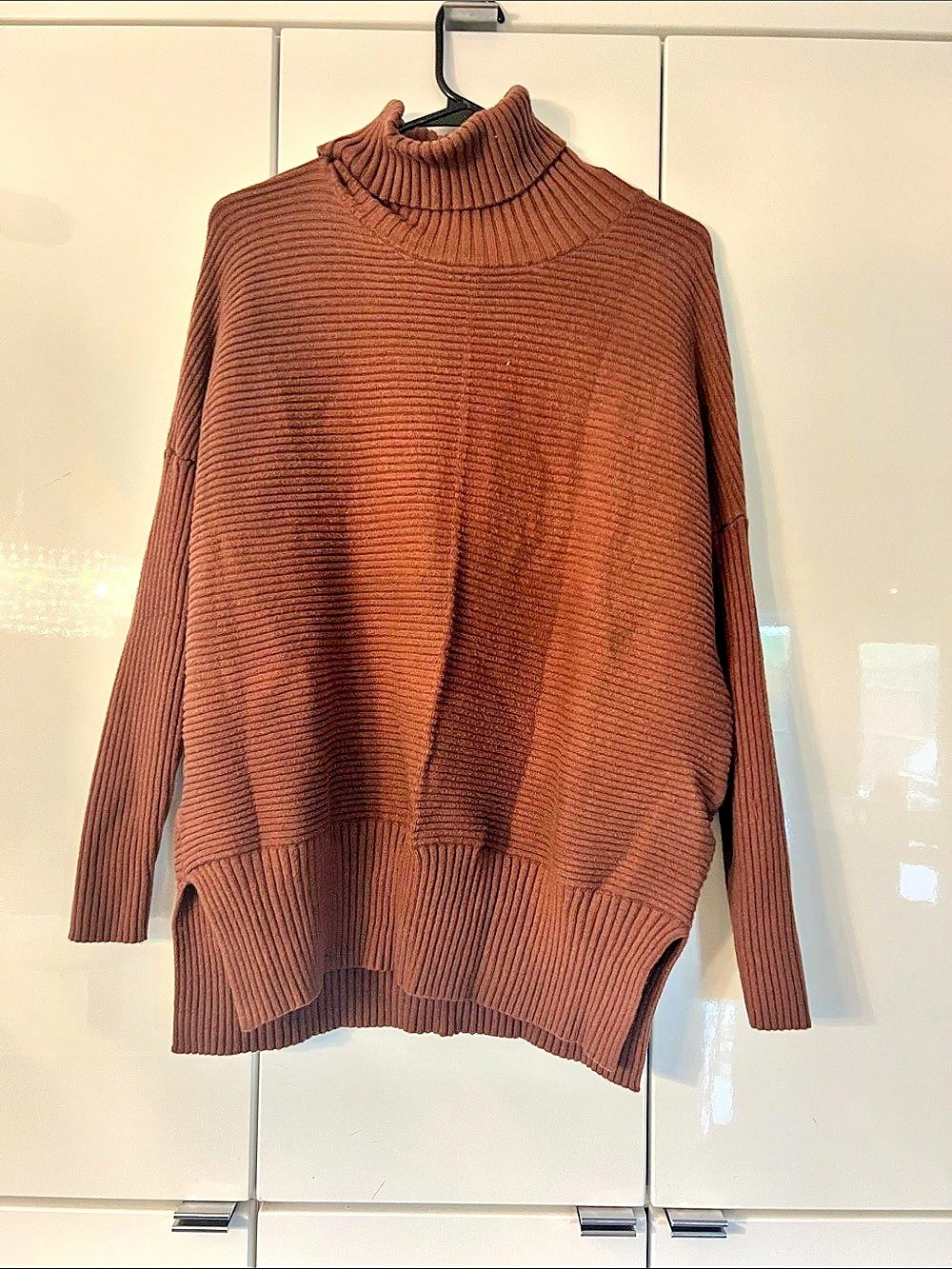 Ribbed Turtleneck Sweater in Brown Size Large